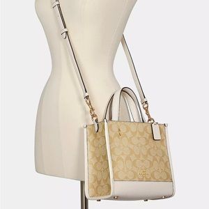 Coach Dempsey Tote 22 in Signature Canvas ✨LIKE NEW✨